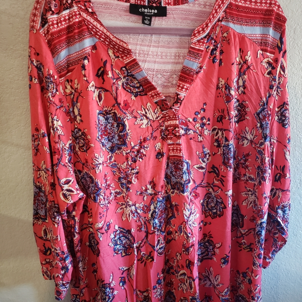Chelsea Studio top size 26/28 2X.